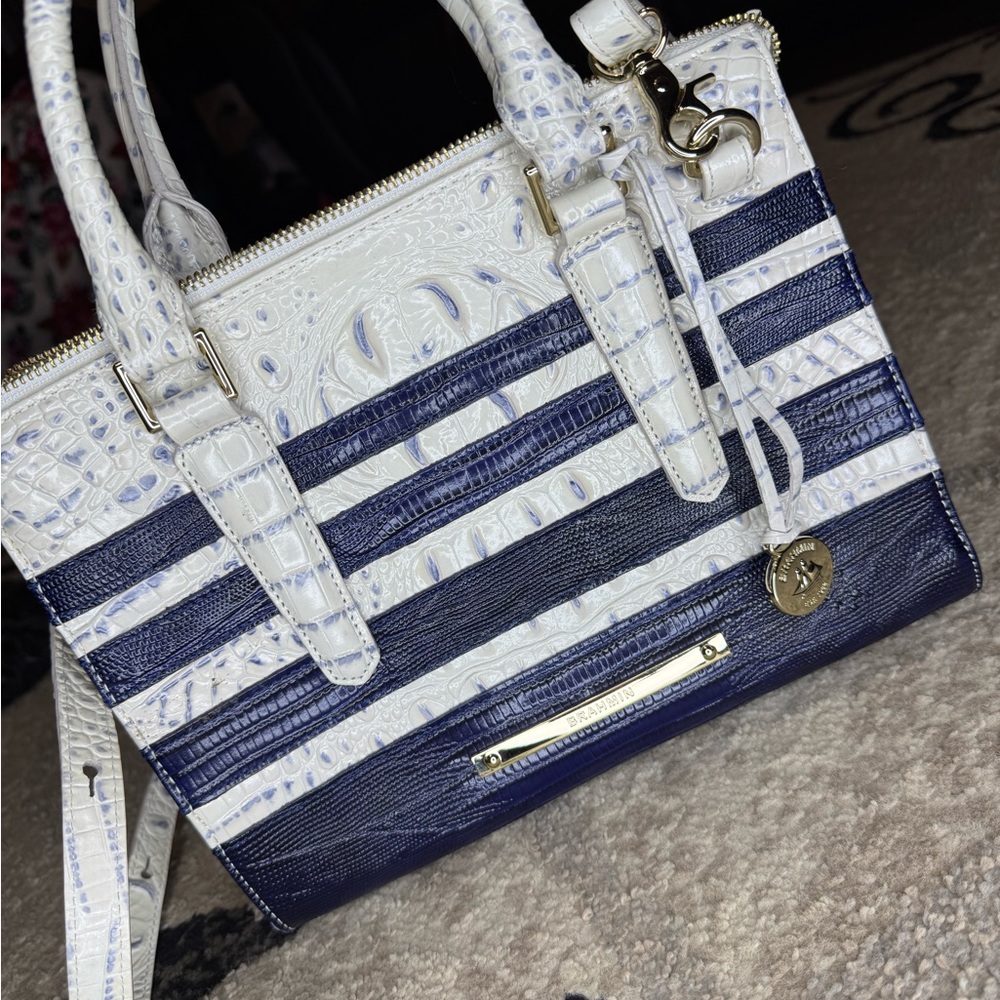 PERFECT Brahmin White and Navy Crocodile Embossed Duxberry Style Satchel - Picture 3 of 16